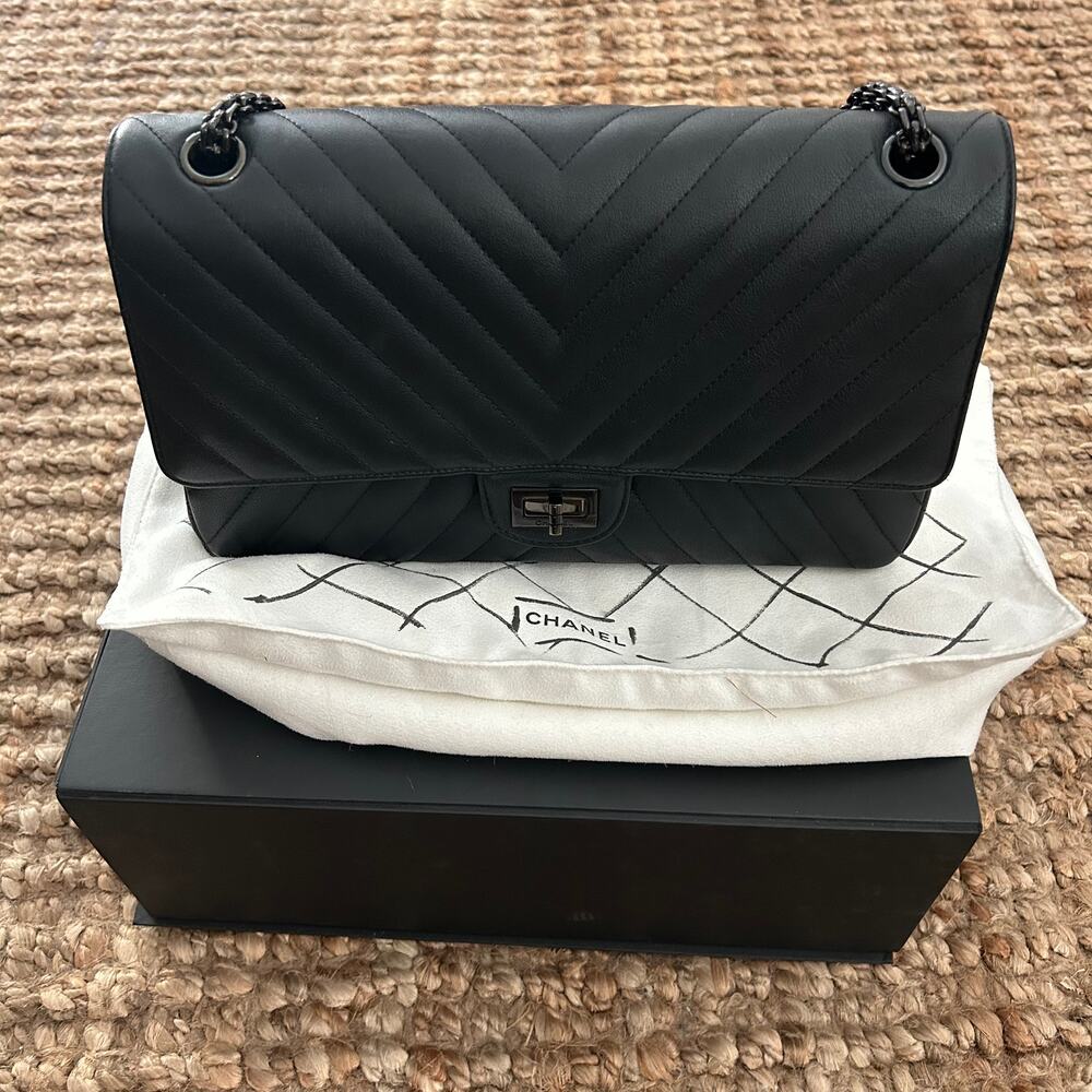 Chanel Reissue 226 Black Chevron Calfskin All Black HW Limited Full Set - Picture 4 of 16